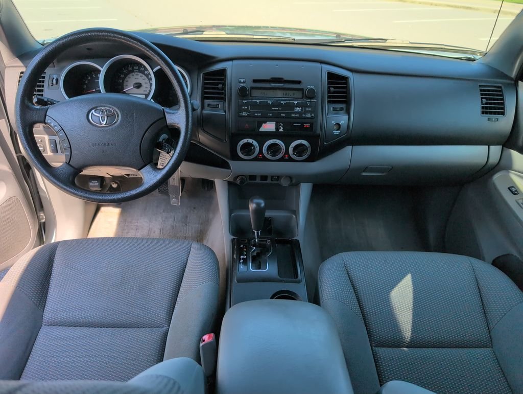 Used 2009 Silver Toyota Base image 21