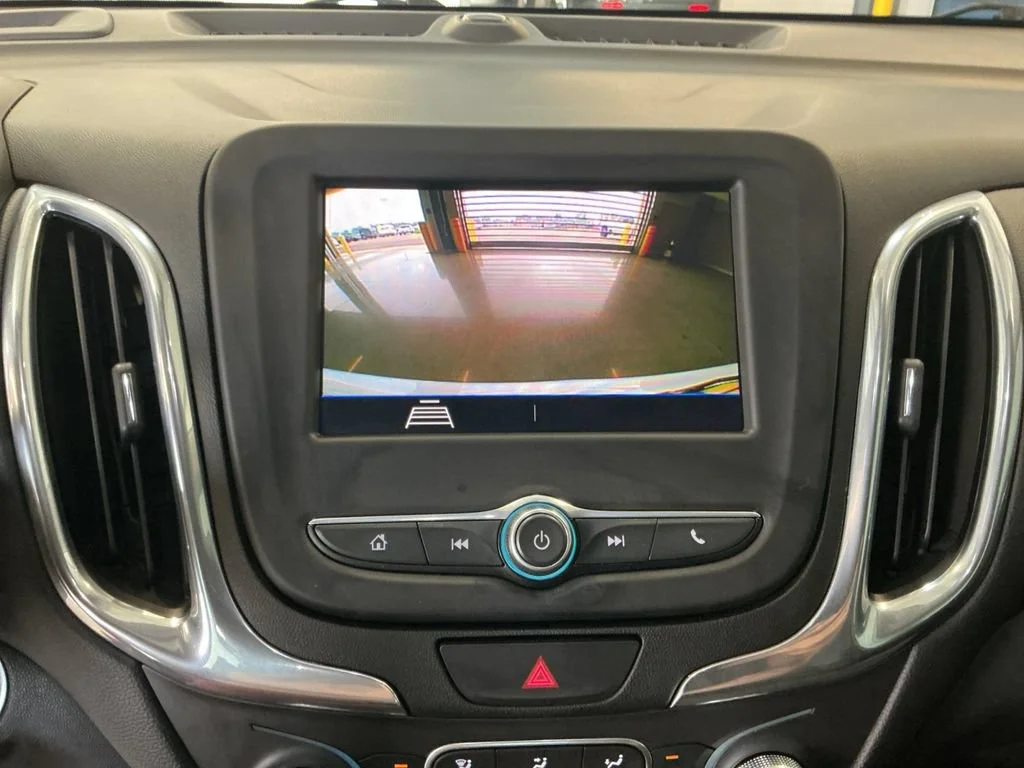 Used 2020 IRIDESCENT PEARL TRICOAT Chevrolet LT image 16
