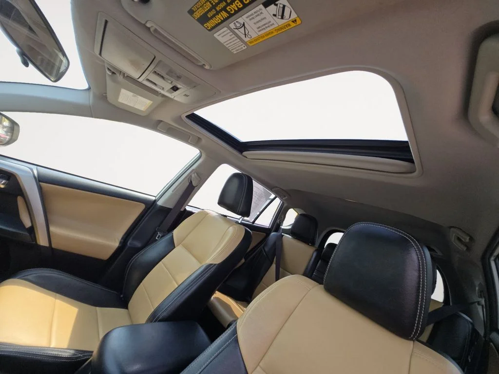 Used 2016 White Toyota XLE image 12