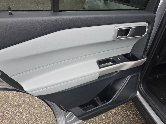 Used 2024 Silver Ford XLT image 31