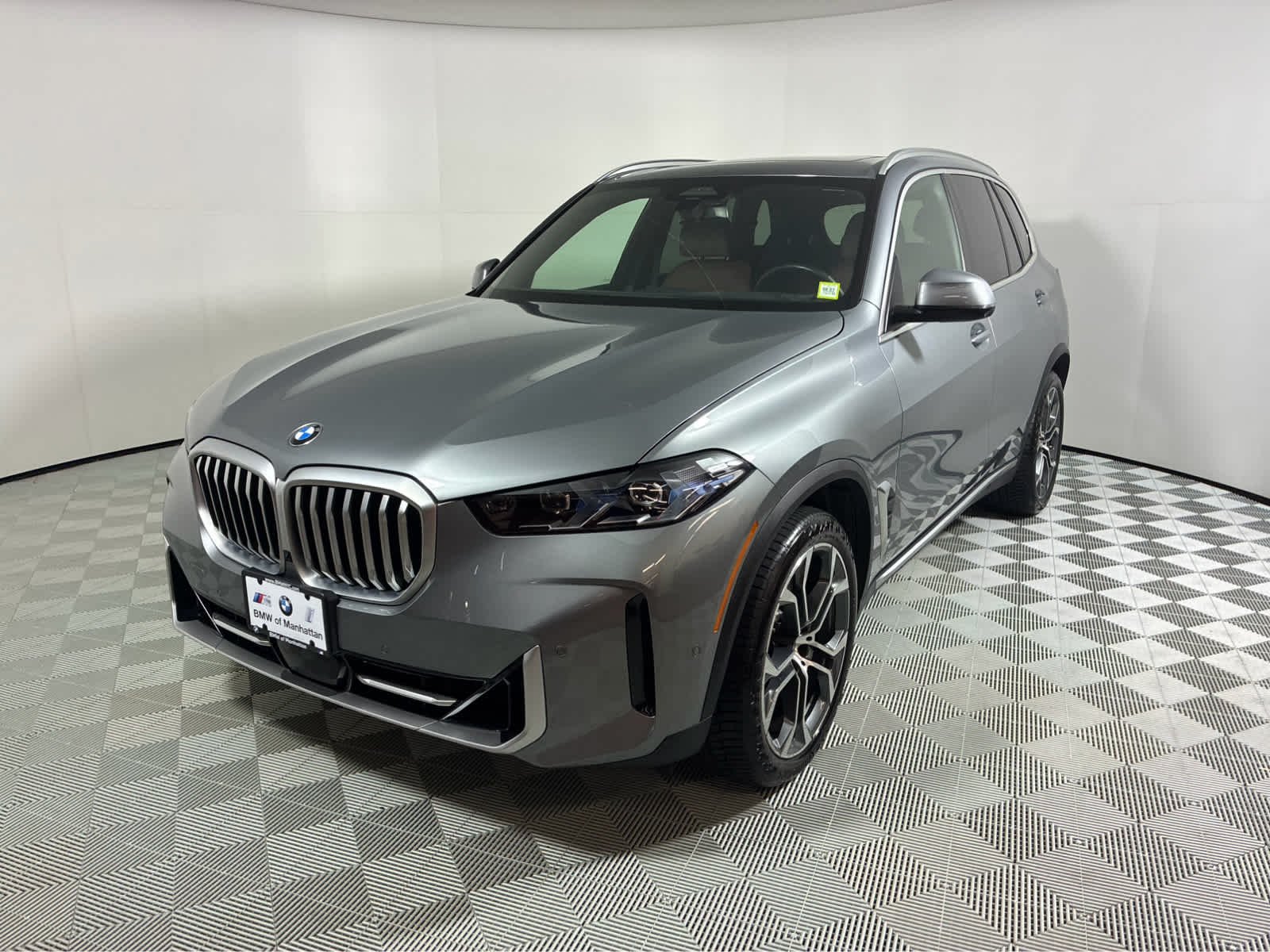 Used 2026 Skyscraper Grey Metallic BMW xDrive40i image 5