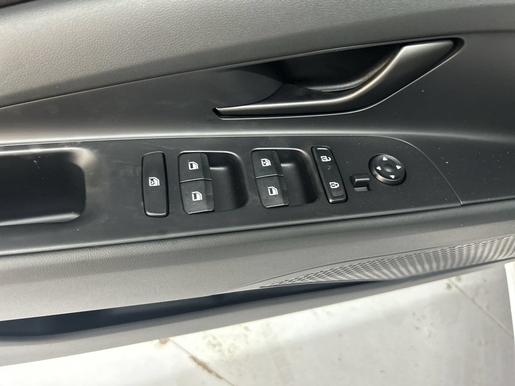 Used 2026 White Hyundai SEL Sport image 14