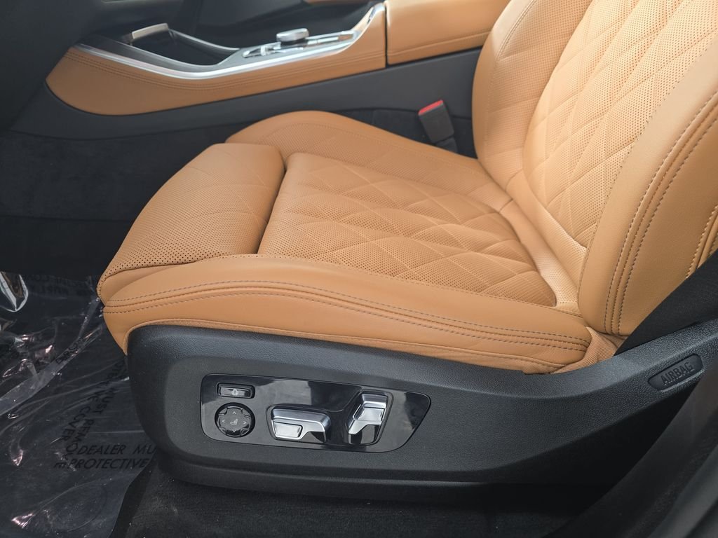Used 2026 Skyscraper Grey Metallic BMW xDrive40i image 32