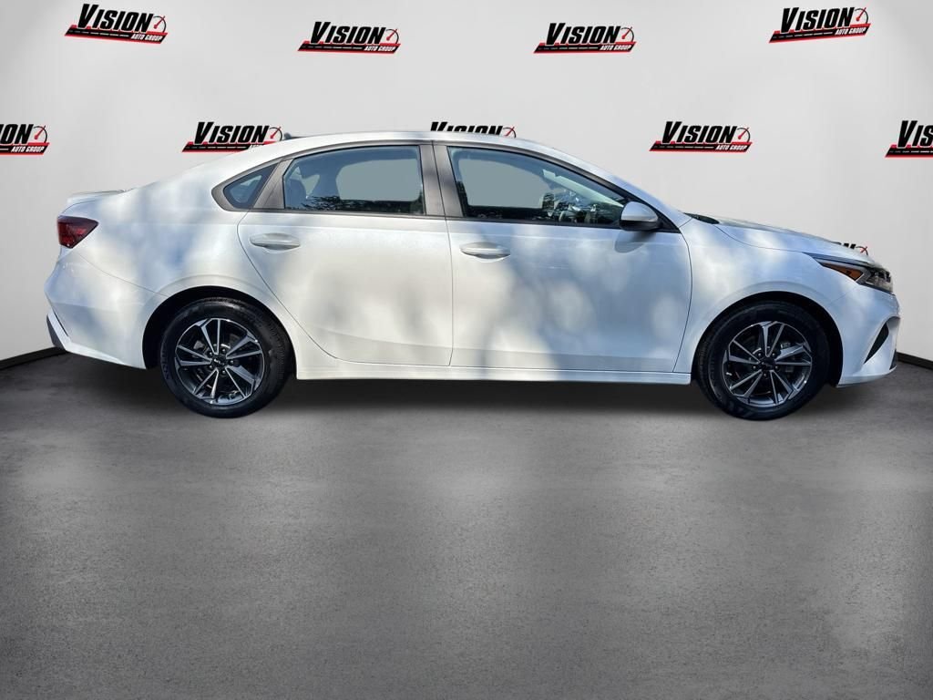 Used 2023 White Kia LXS image 4