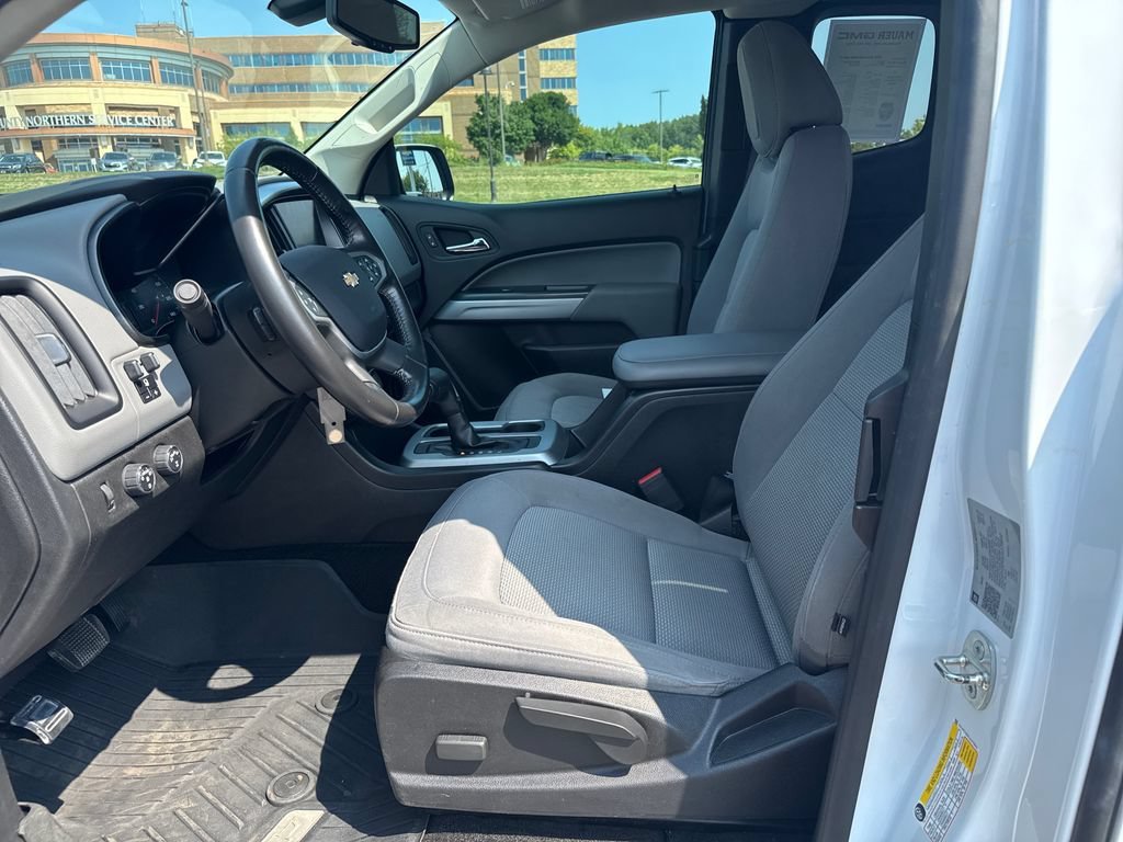 Used 2018 SUMMIT WHITE Chevrolet 4WD LT image 9