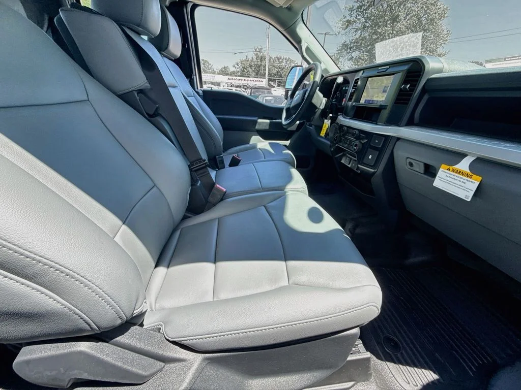 New 2026 Oxford White Ford F-250® XL image 25