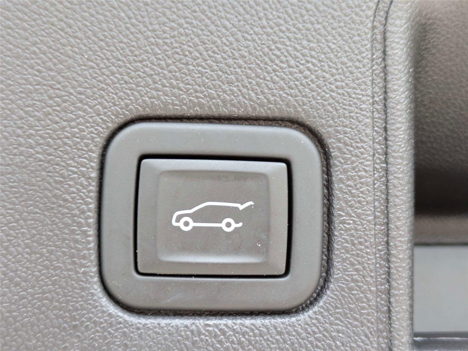 Used 2024 Sterling Metallic GMC SLE image 16