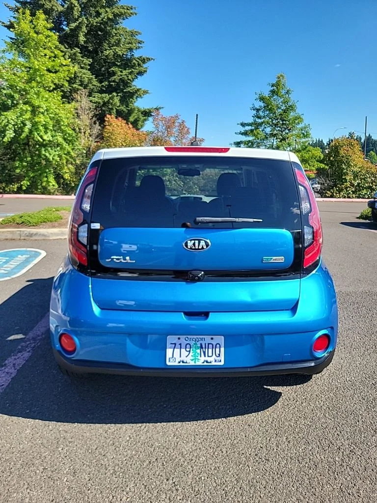 Used 2017 Caribbean Blue w/Clear White Roof Kia Base image 5