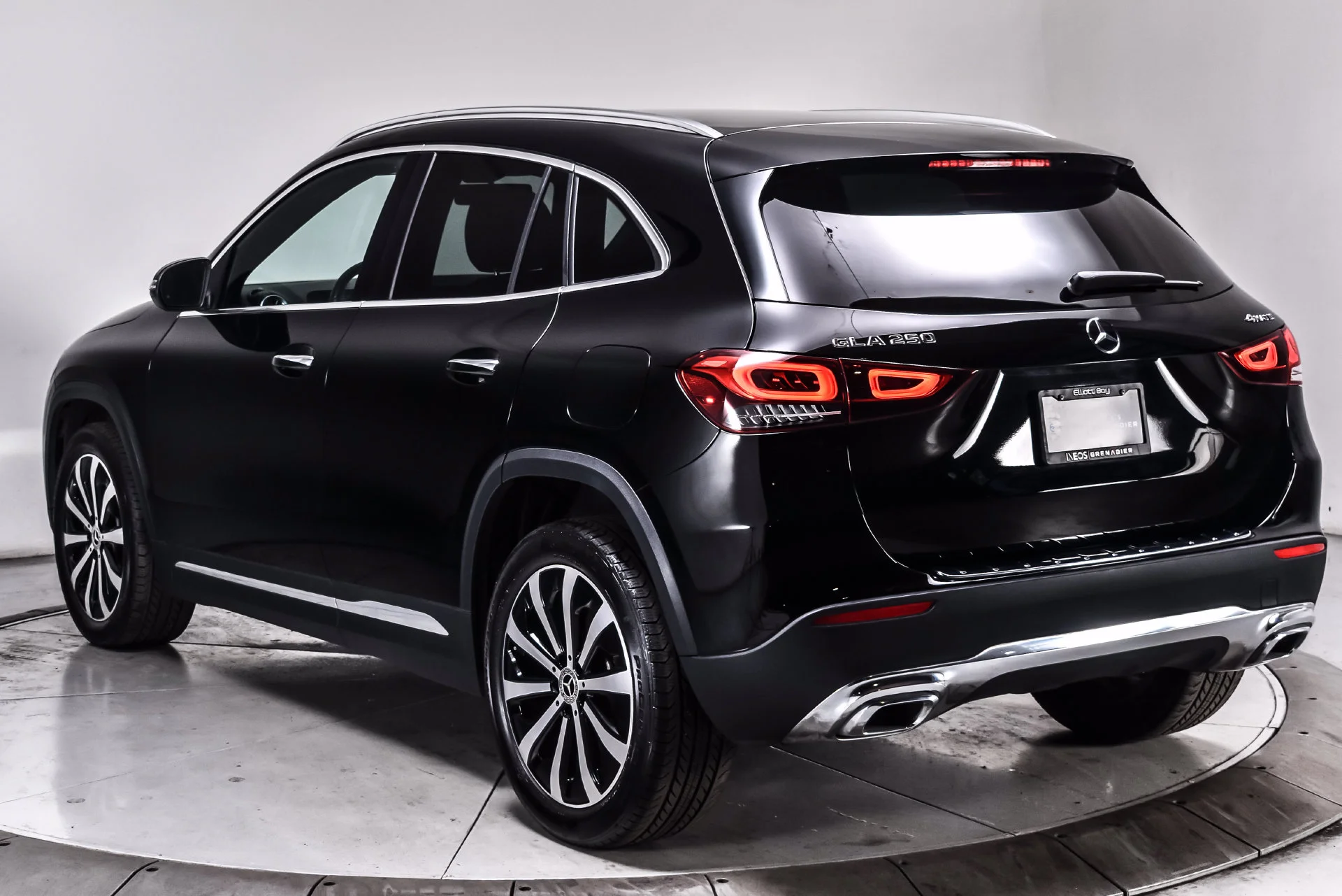 Used 2023  Mercedes-Benz GLA 250 image 4