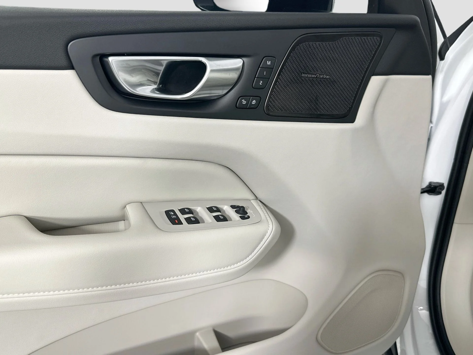 New 2026 Crystal White Volvo Ultra image 15