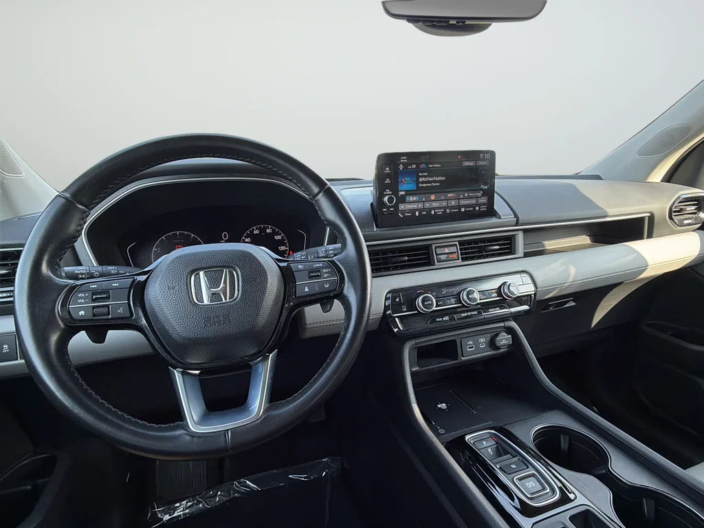 Used 2023 Silver Honda EX-L image 11