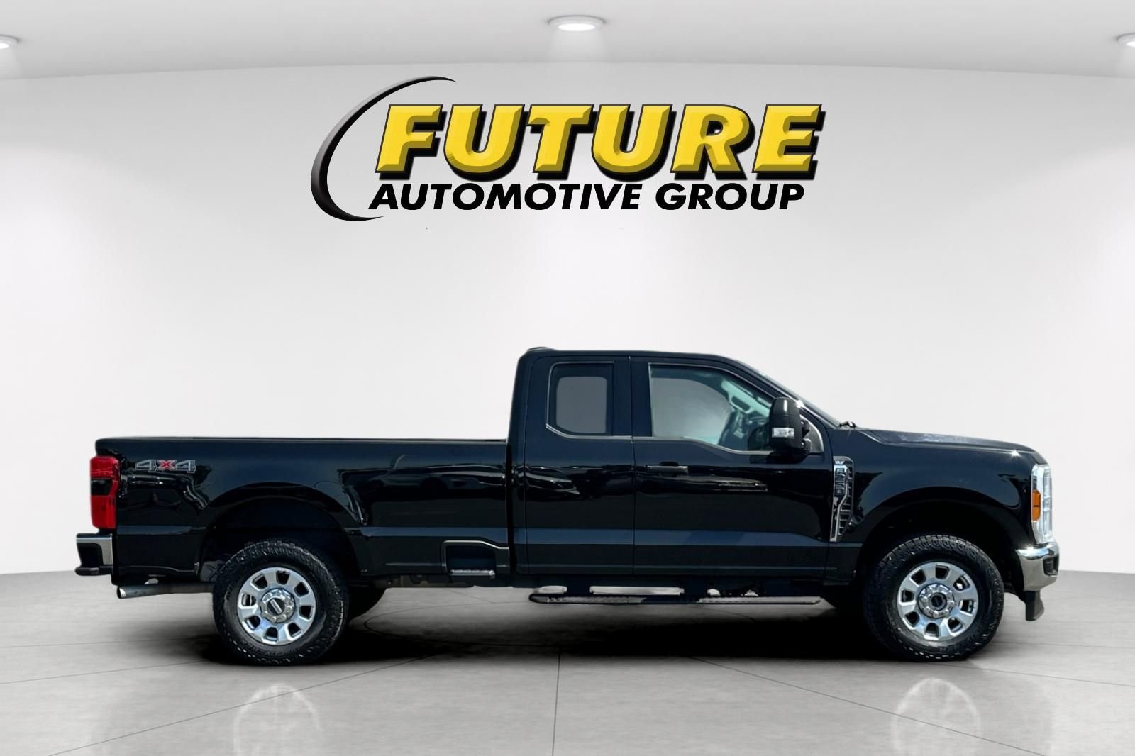 Used 2023 Black Ford XLT image 2