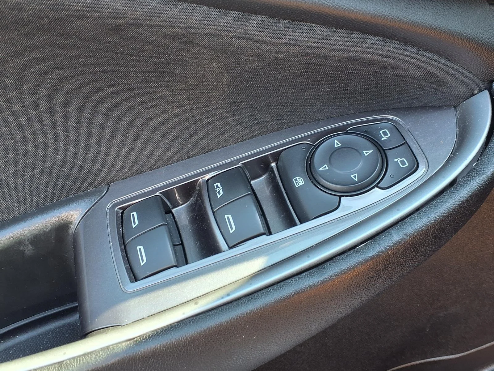 Used 2024 Summit White Chevrolet LT image 18