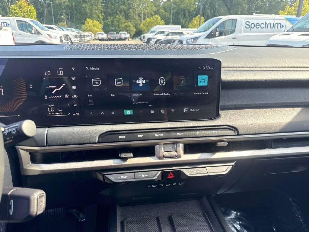 Used 2027 Black Kia S image 21