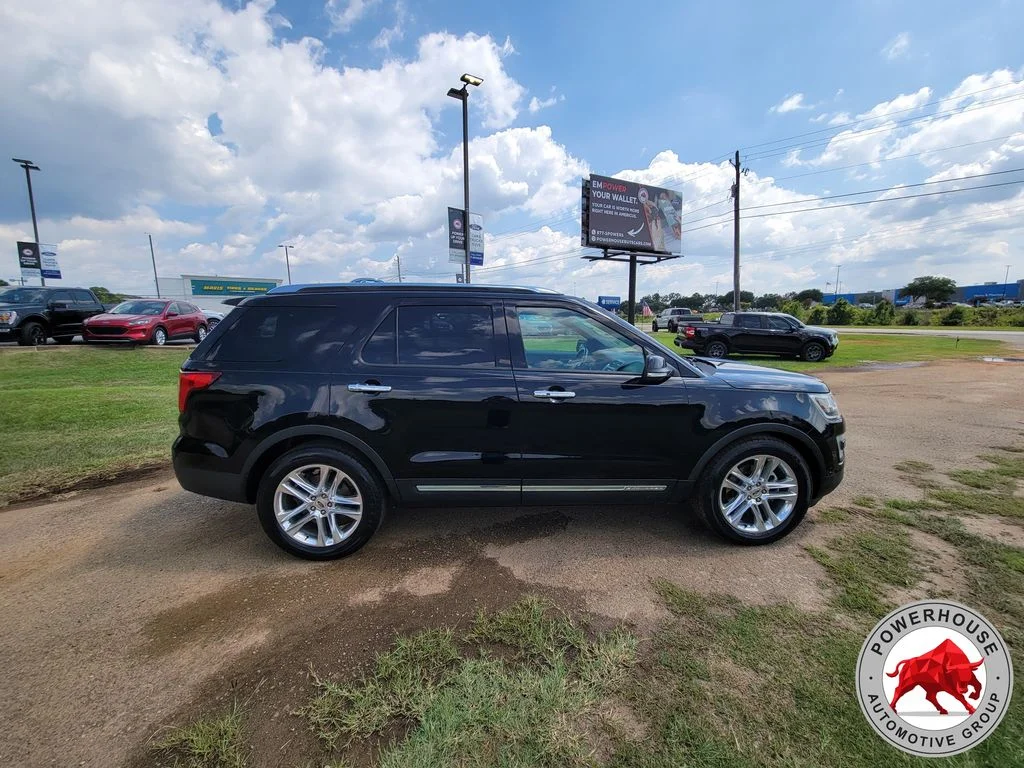 Used 2016 Black Ford Limited image 7