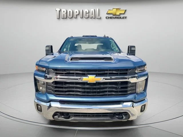 Used 2025 Lakeshore Blue Metallic Chevrolet LT image 8