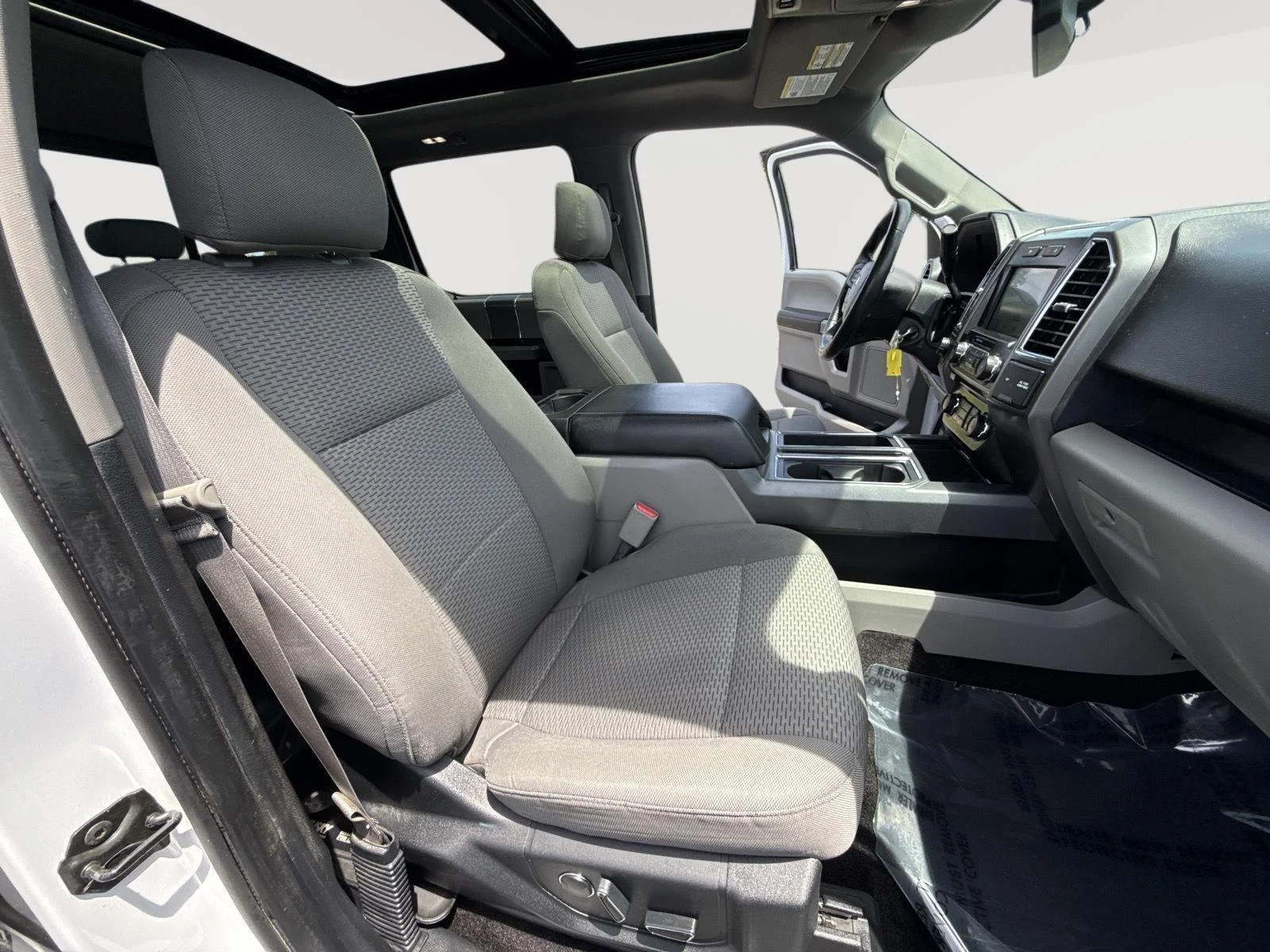 Used 2016 Oxford White/Magnetic Metallic Ford XLT image 26