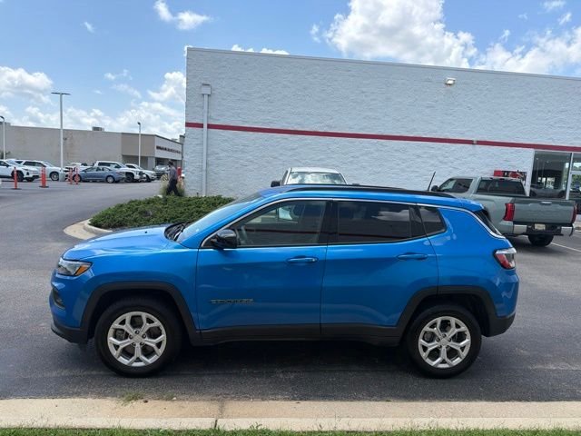 Used 2024 Blue Jeep Latitude image 4
