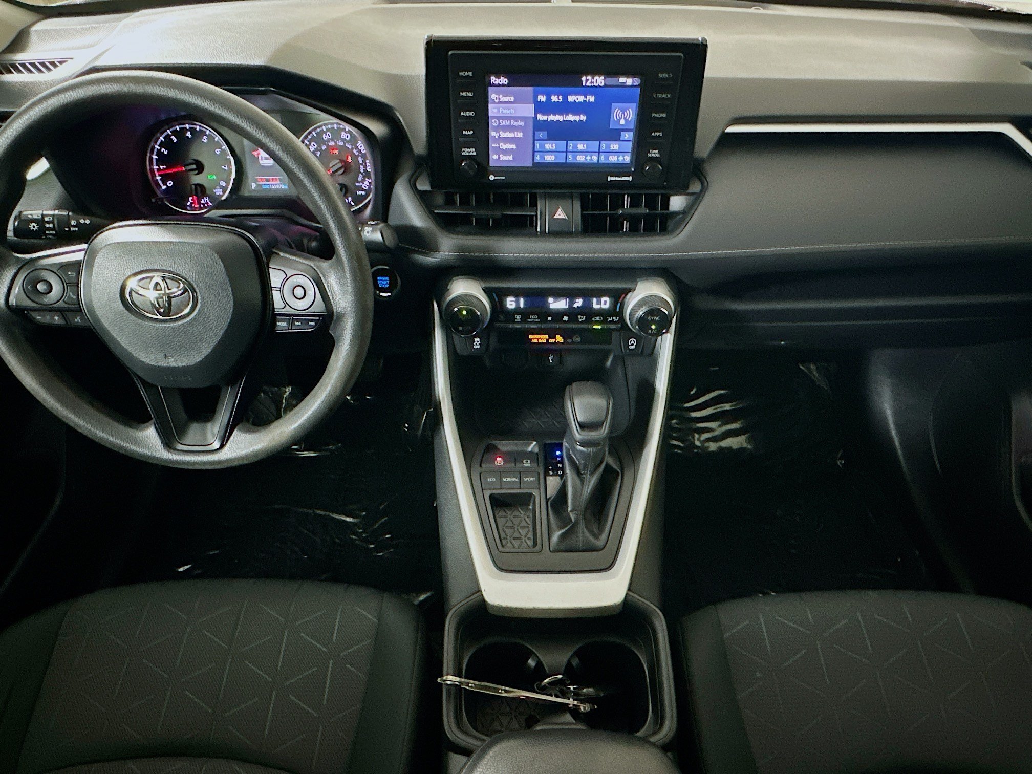 Used 2020 Silver Sky Metallic Toyota XLE image 27