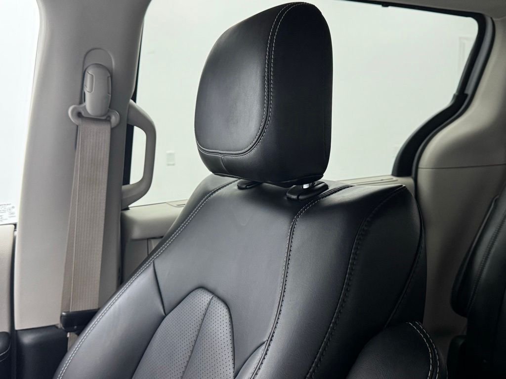 Used 2023 Bright White Clearcoat Chrysler Touring L image 45