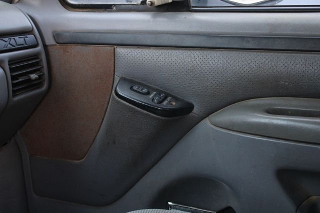 Used 1996 White Ford XL image 19