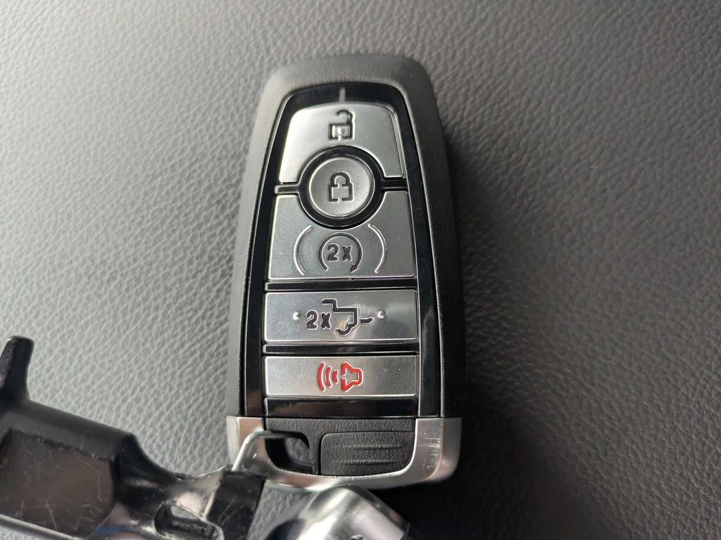 New 2026 Iconic Silver Metallic Ford Lariat image 33
