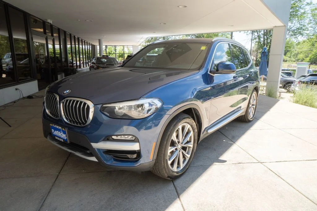 Used 2019 Blue BMW xDrive30i image 3