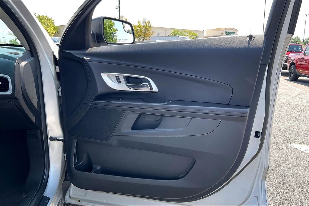 Used 2014 Silver Chevrolet LS image 27