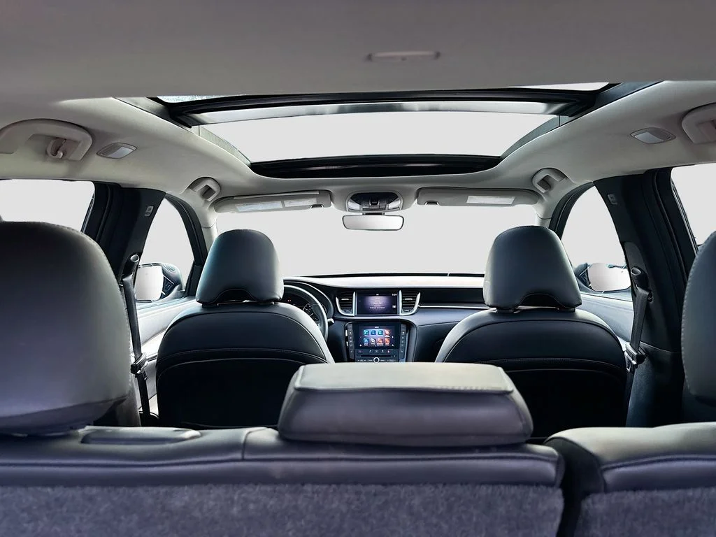 Used 2023 White INFINITI LUXE image 25