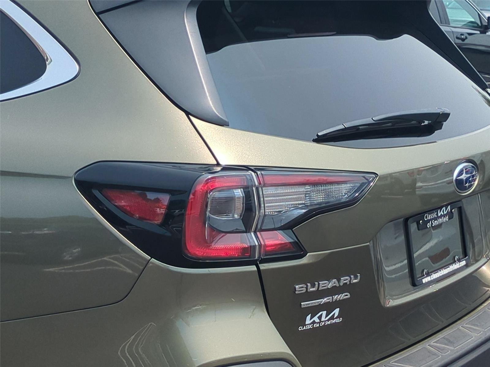 Used 2022 Autumn Green Metallic Subaru Limited image 12