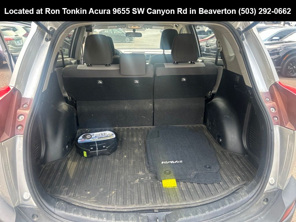 Used 2014 Classic Silver Metallic Toyota LE image 15