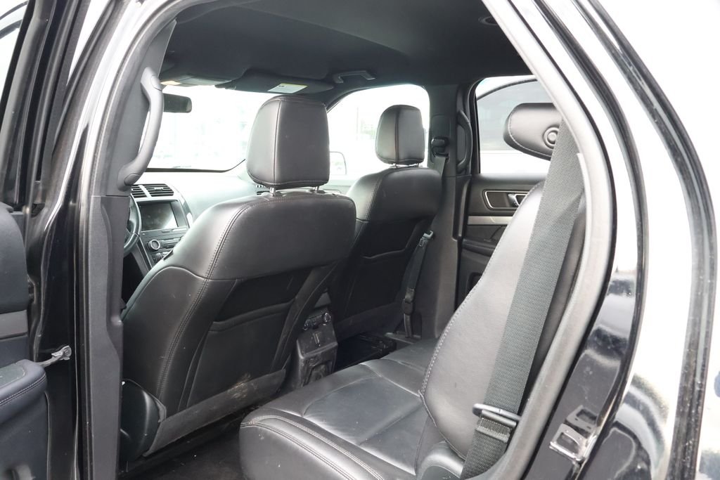 Used 2018 Shadow Black Ford XLT image 31