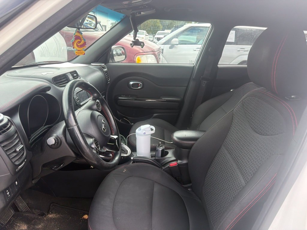 Used 2016 White Kia Plus image 8
