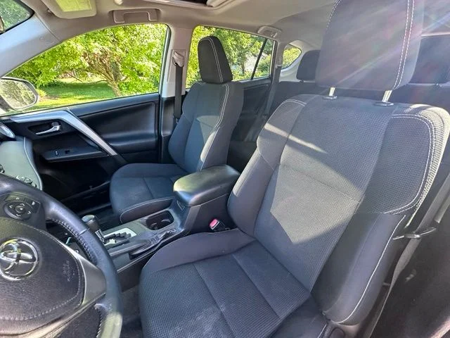 Used 2016 Silver Toyota XLE image 12