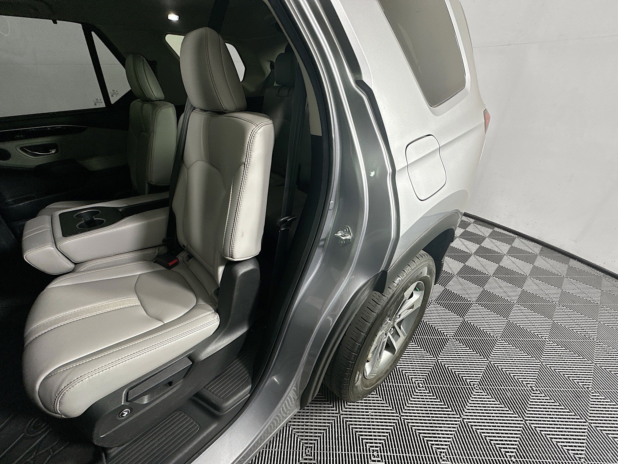 Used 2025 Silver Honda EX-L image 26
