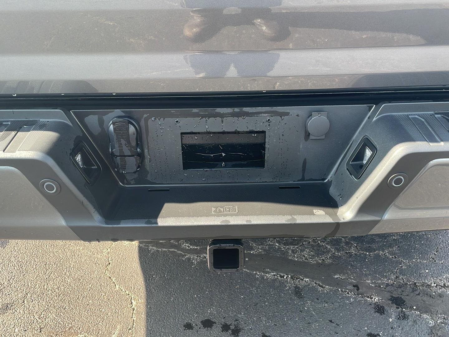 New 2026 Carbonized Gray Metallic Ford XLT image 5