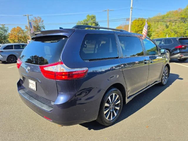 Used 2018 Beige Toyota XLE image 7