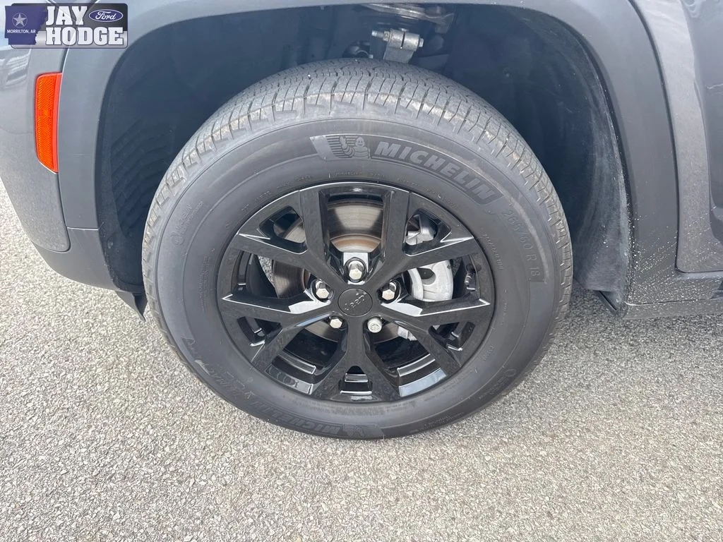Certified Used 2025 Metallic Jeep Altitude image 32