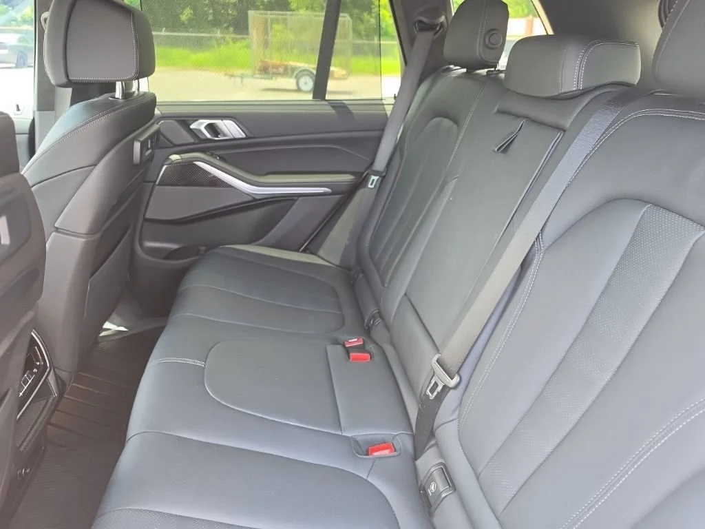 Used 2022 White BMW M50i image 30
