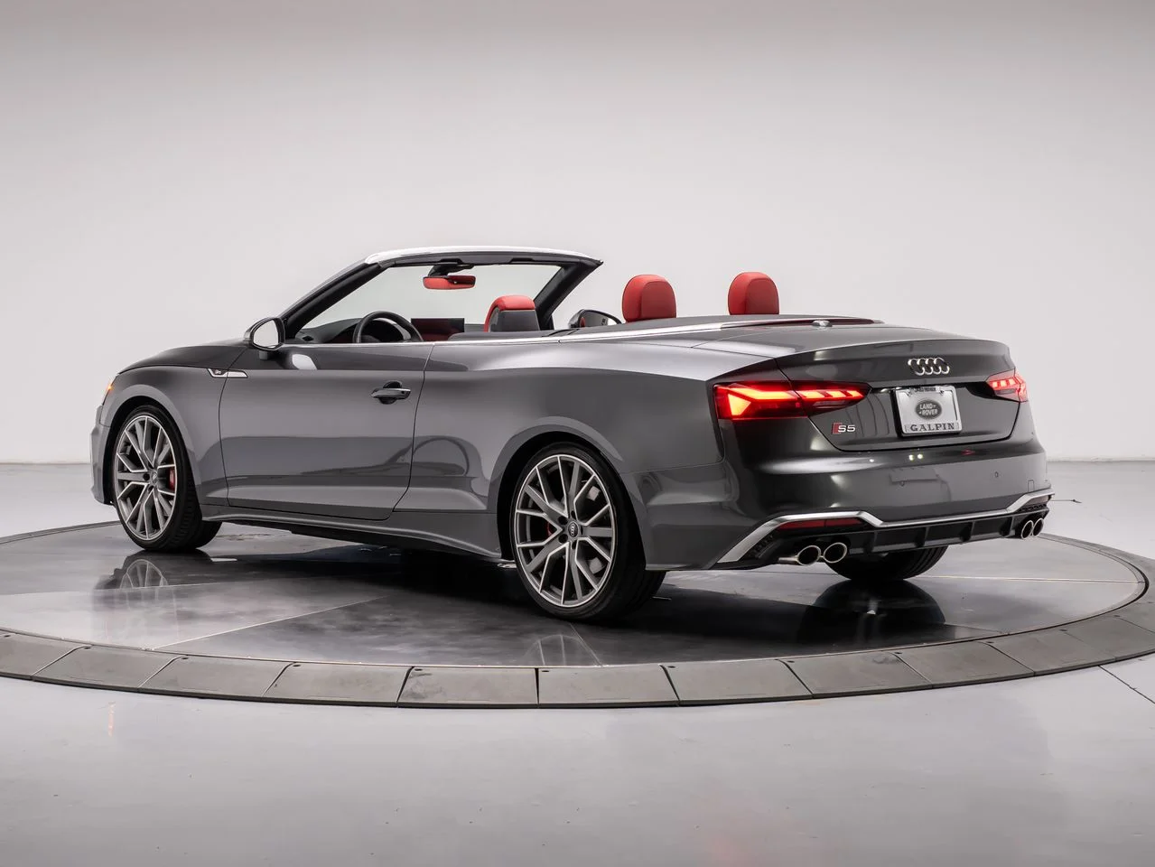 Used 2024 DAYTONA GRAY PEARL EFFECT Audi Premium Plus TFSI quattro Tiptronic image 3