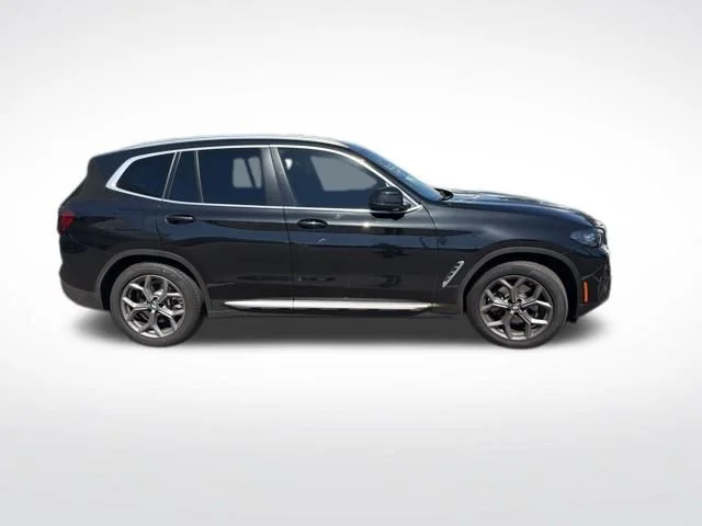Used 2022 Black BMW sDrive30i image 7