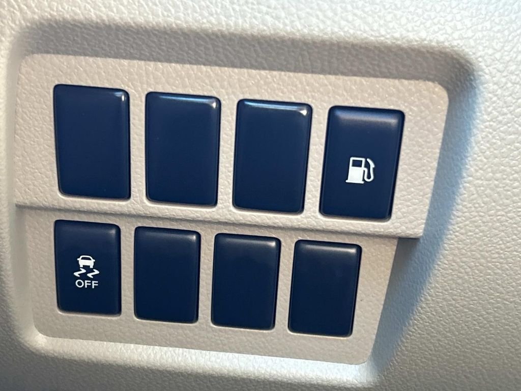 Used 2014 White Nissan SV image 19
