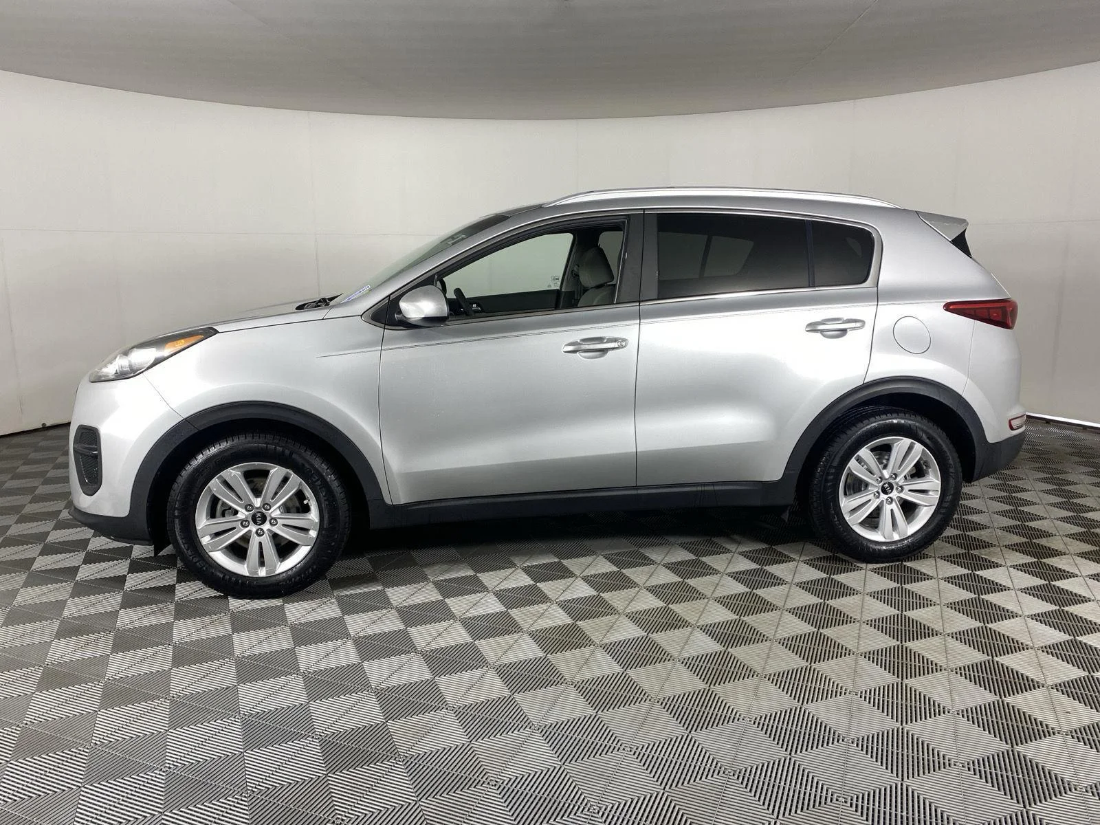 Used 2019 Other Kia LX image 4