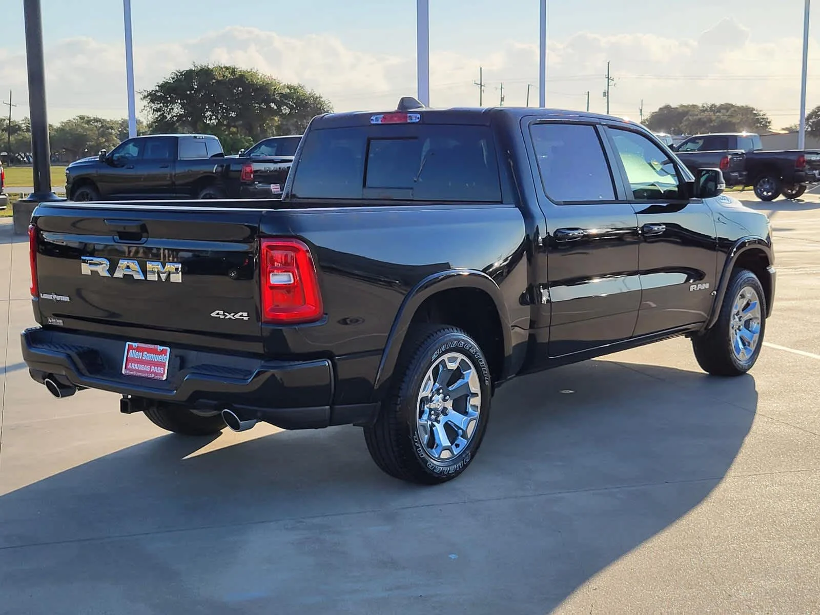 New 2026 Diamond Black Crystal Pearl-Coat Exterior Paint RAM Lone Star image 5