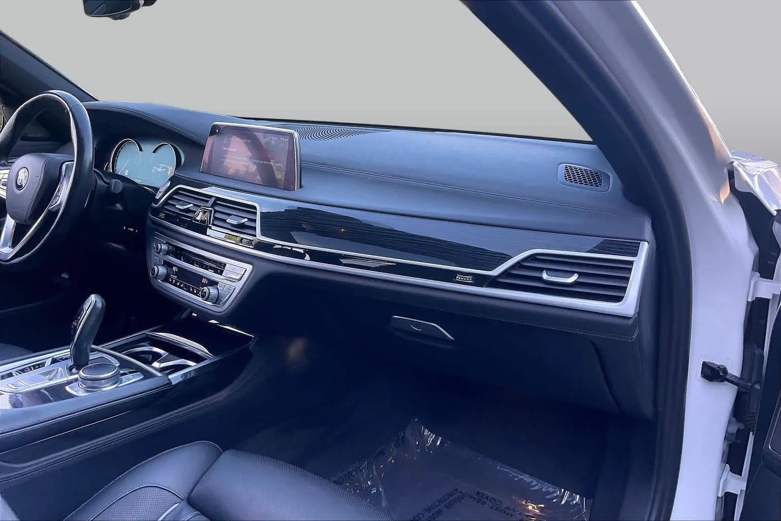 Used 2019 Mineral White Metallic BMW 750i xDrive image 18