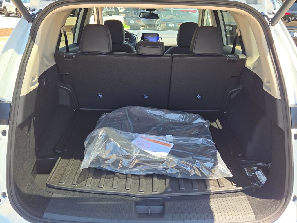 New 2026 Everest White Pearl TriCoat Nissan Rock Creek® image 15