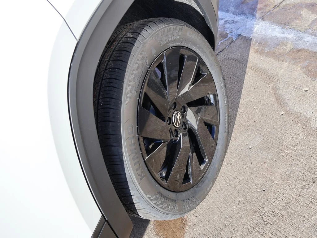 New 2026 White Volkswagen 2.0T SE w/Technology image 42