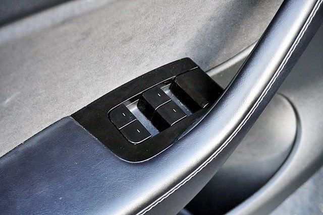 Used 2020  Tesla Long Range image 25
