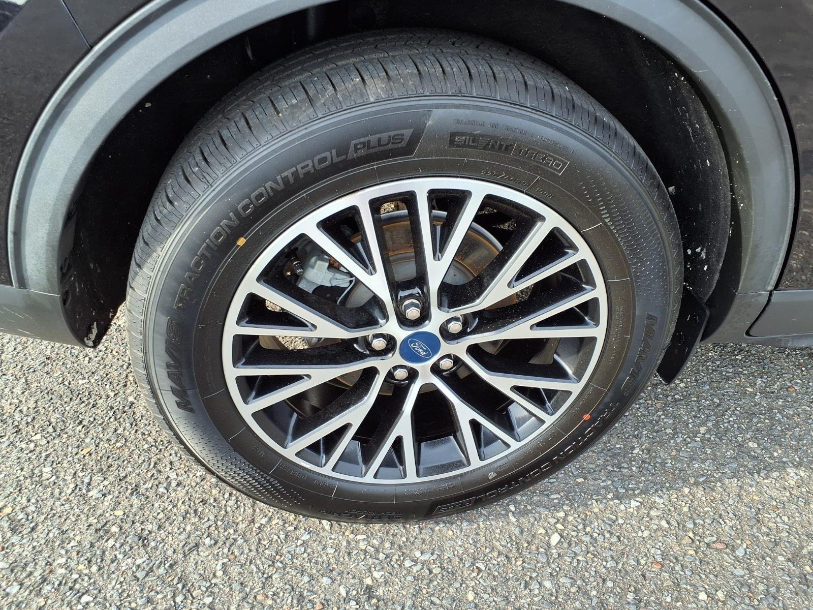 Used 2022 Agate Black Metallic Ford SEL Plug-In Hybrid image 11