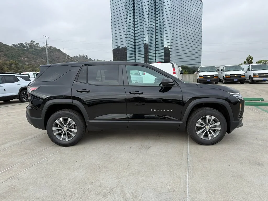 New 2027 Mosaic Black Metallic Chevrolet LT image 5